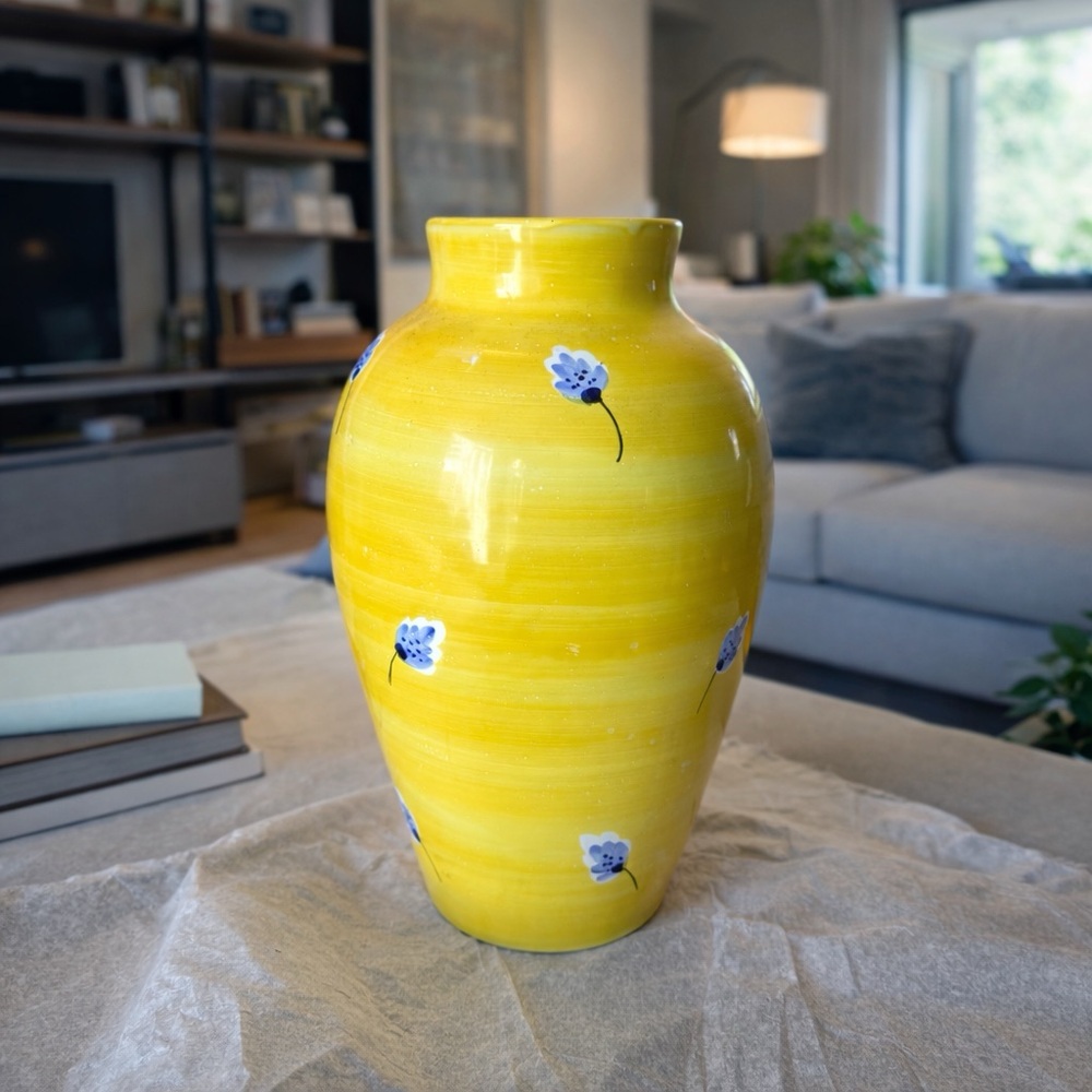 Jen Moore limited edition hand signed ceramic vase 30/90.